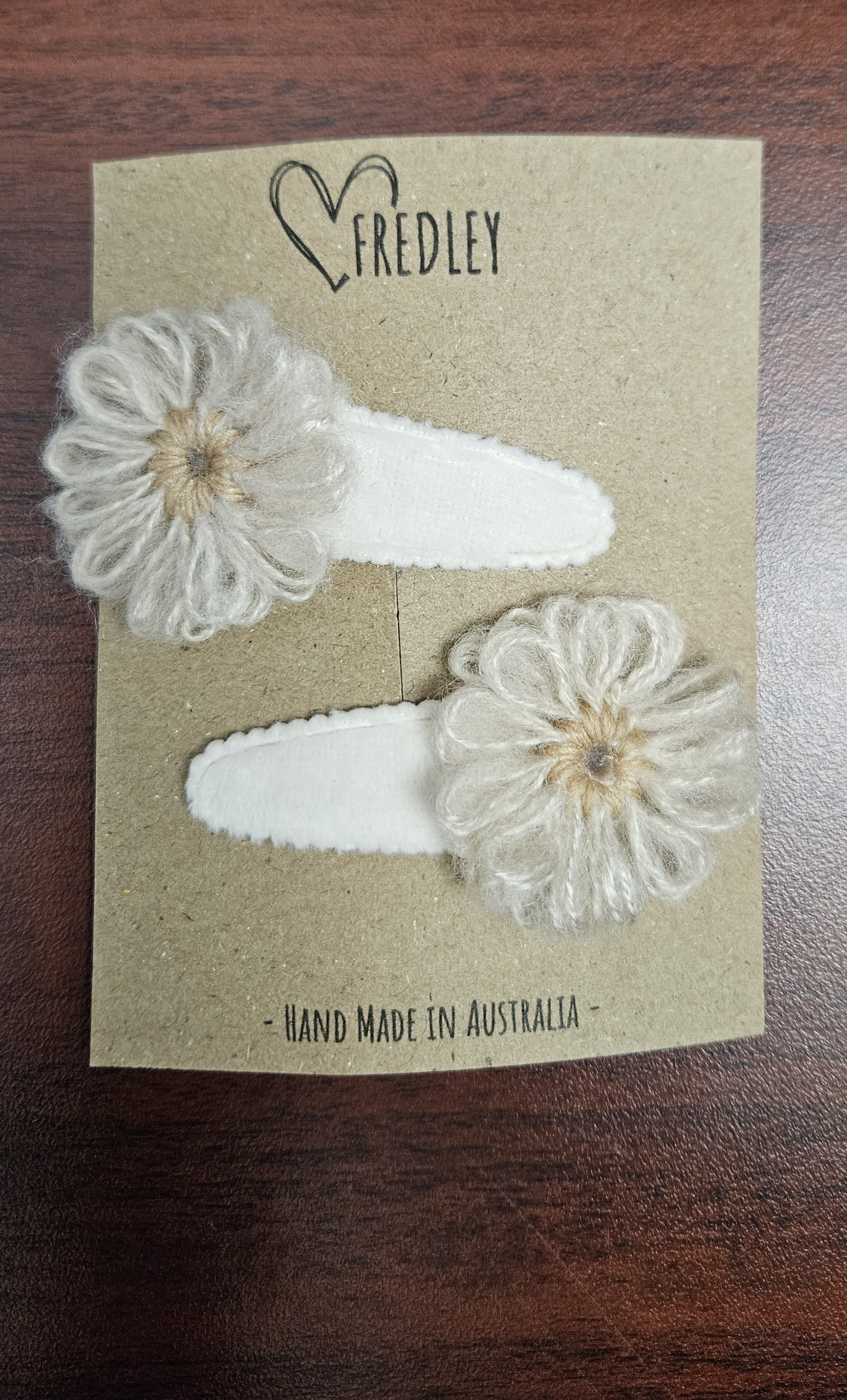 Fredley Beige Flower Clips