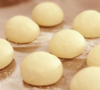 White Round Rolls Frozen Dough 30g 24pk