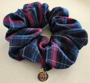 Ivy & Reed OSG Winter Check Scrunchie w/ swing tag